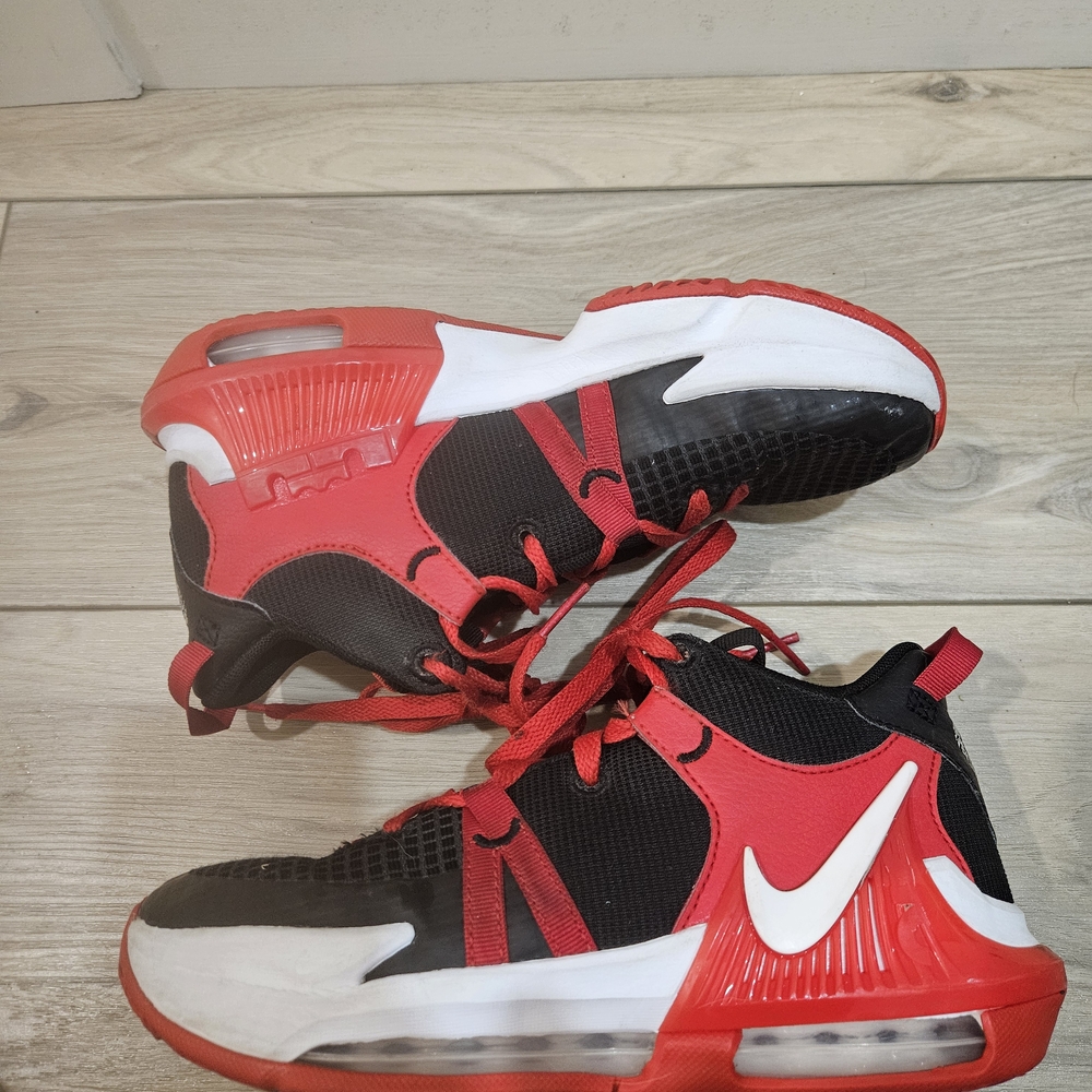 Nike Lebron Witness Kids Shoe